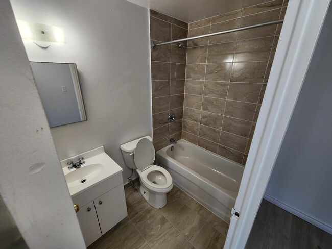 Salle de bain - Oshawa Glen Developments Ltd