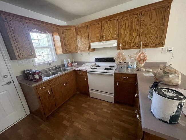 Photo - 261 Bayless St