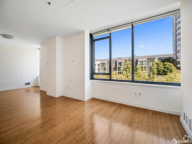 Building Photo - 260 King St Rental