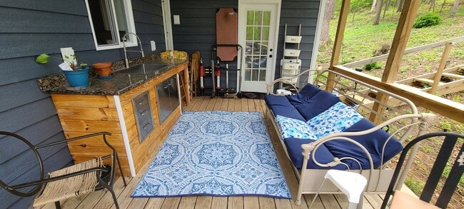 Photo - Short-Term Rental - Less than 10mins from ...