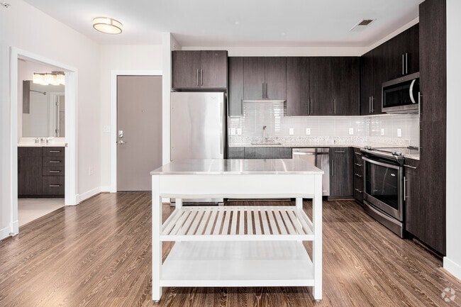 2BR, 2BA - 1,051SF - Kitchen