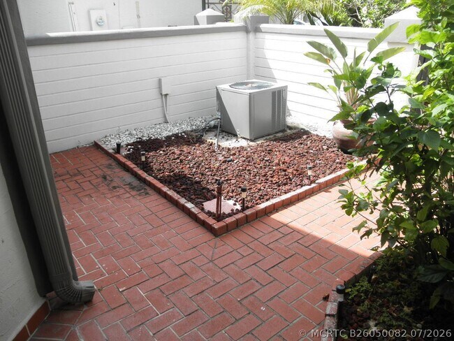 Photo - 1004 Landings Blvd