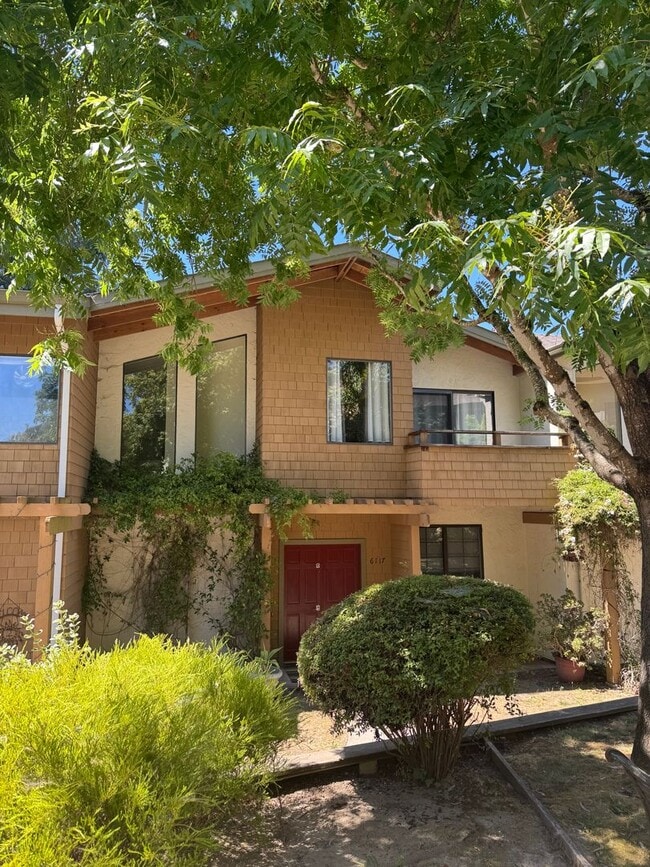 Building Photo - Tucked-away Beautiful Two-Story, 2bedroom,... Rental