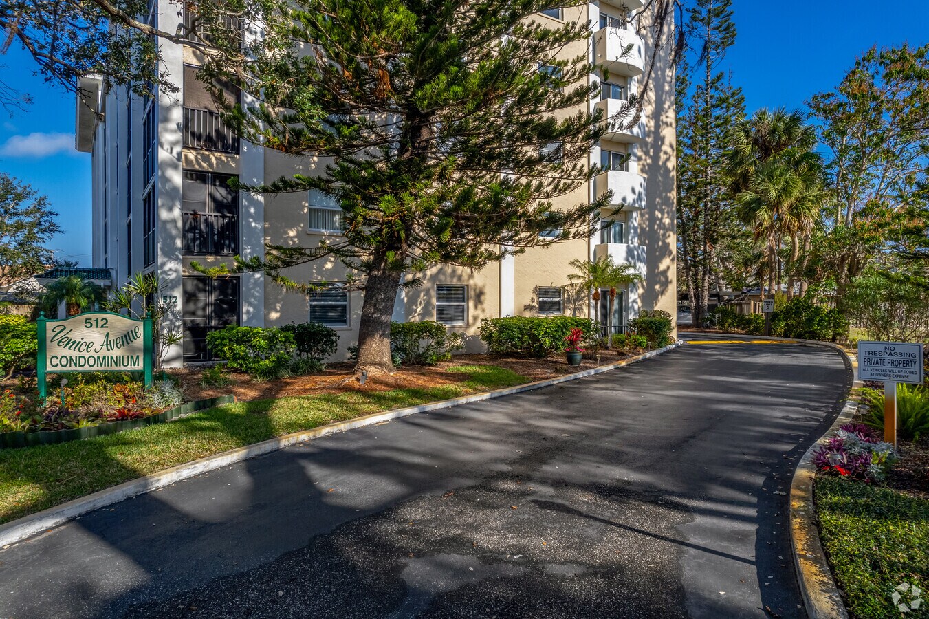 Entrada - Venice Avenue Condominium