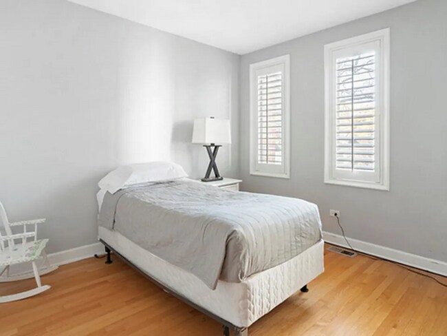 Photo - 1610 N Larrabee St