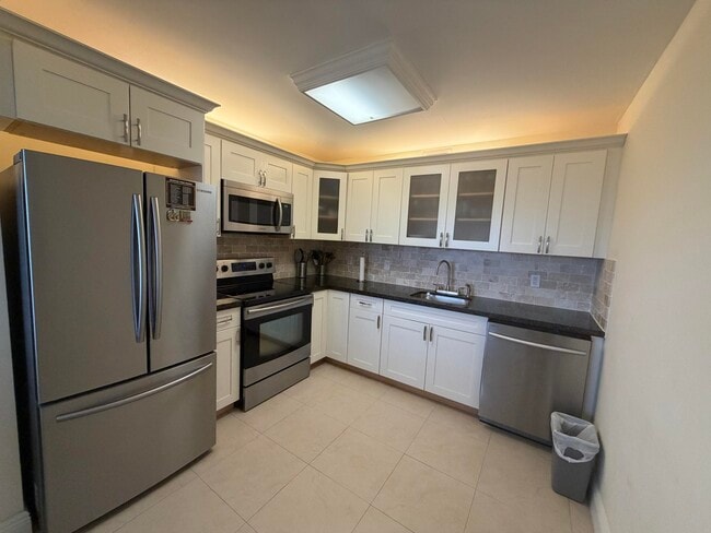 Photo - 1905 Bermuda Cir Unit L4