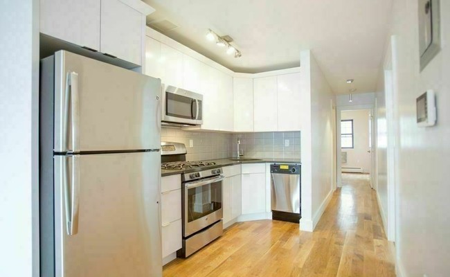 Building Photo - 261 Tompkins Ave Unit #2 Rental