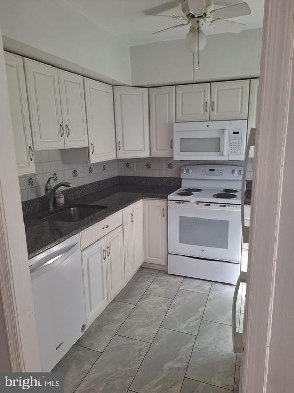 Building Photo - 755 Azalea Dr Rental