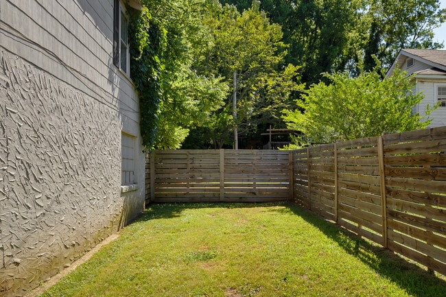 Photo - 525 N Chestnut St