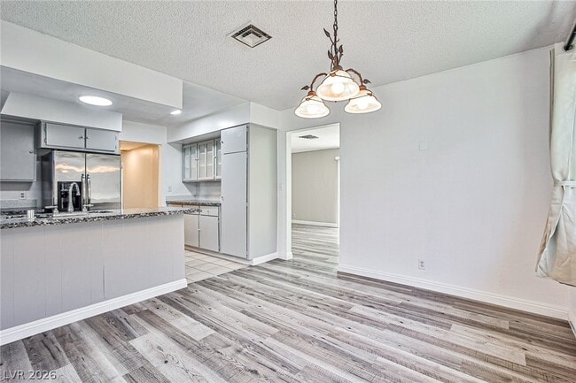 Photo - 1320 Robin St