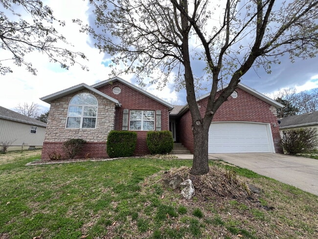 Building Photo - 3BR / 2BA  - with Fenced in backyard
