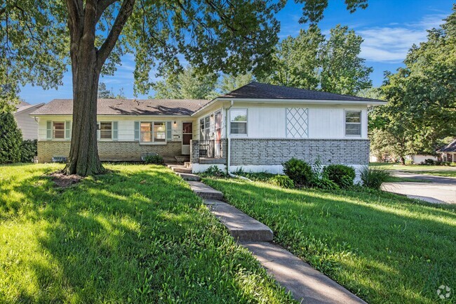 Building Photo - Spacious 3 Bedroom, 2 Bath Duplex with Att... Rental
