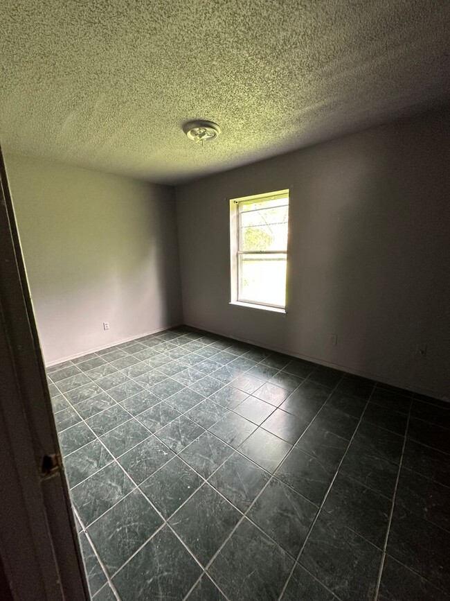 Photo - 1116 Flat Rock Cir