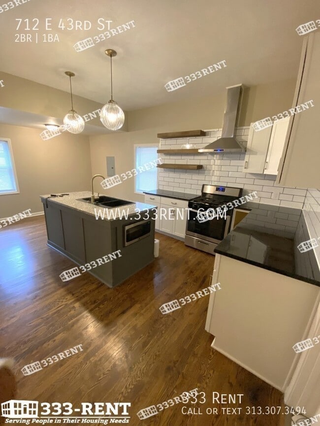 Photo - 712 E 43rd St