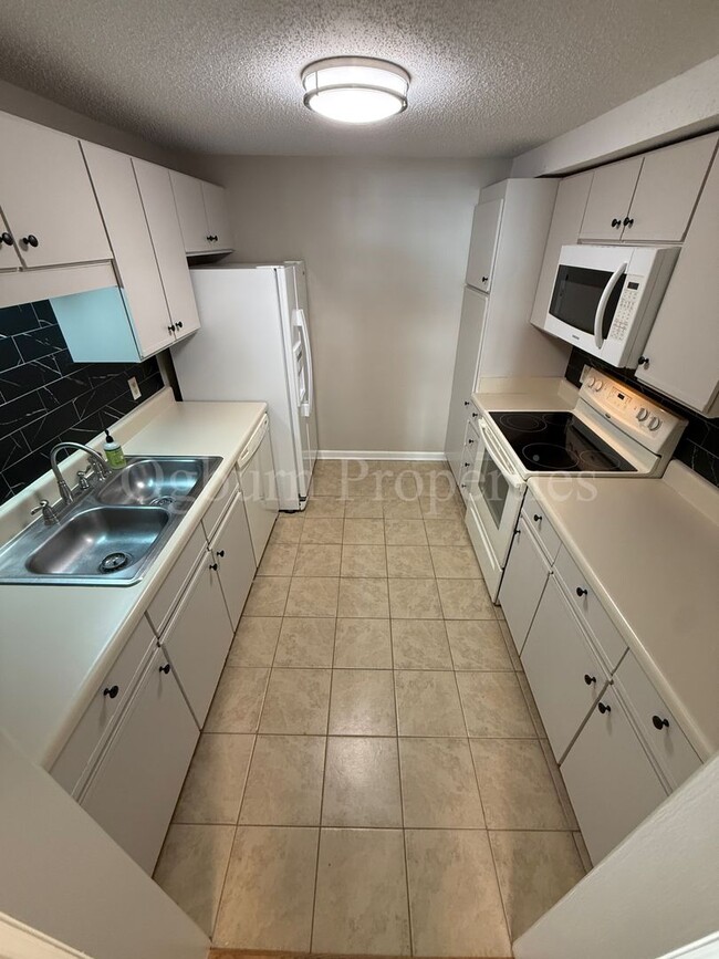 Photo - 640 Balfour Rd