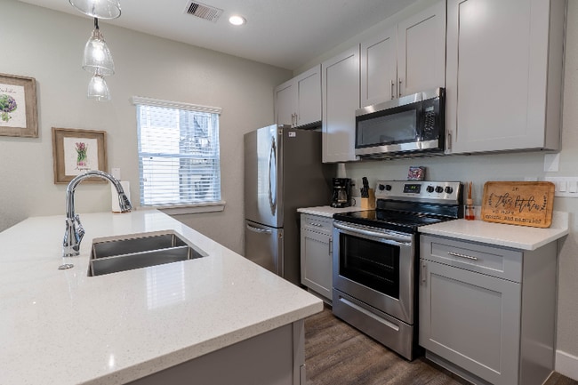 Photo - 142 W 5th St Unit B