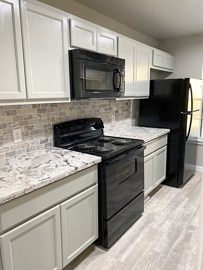 Photo - 7866 Gladys Ave