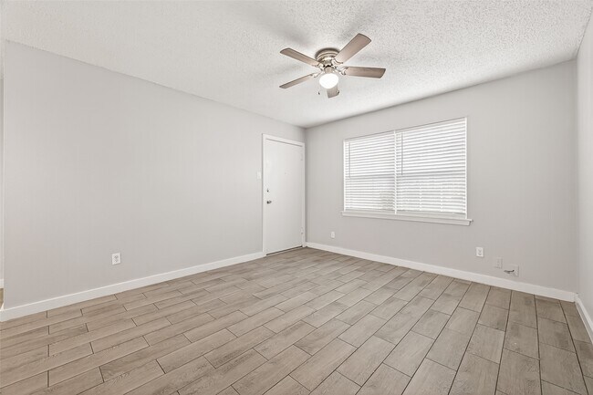 Photo - 1230 Shadowdale Dr Unit 17