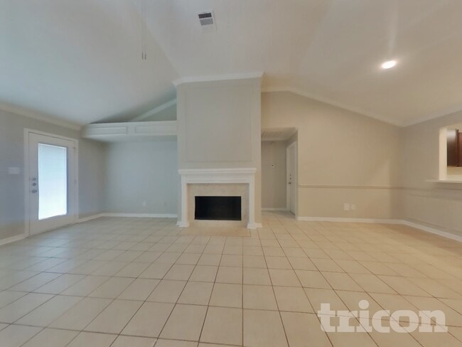 Photo - 5603 Rivertree Ln