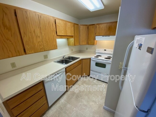 Building Photo - 1657 N 5th St Unit Apt. 204