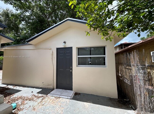 Building Photo - 1872 NW 1st St Unit 2 Rental