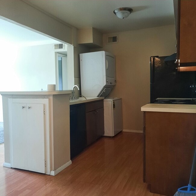 Building Photo - 5990 E 33rd Ct Unit 5990