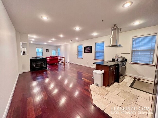 Photo - 3573 Warder St NW Unit #4