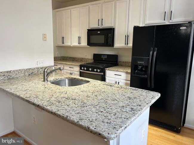 Photo - 5925 Kirkcaldy Ln