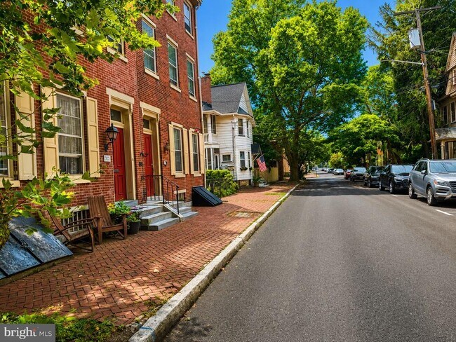 Photo - 26 W Union St