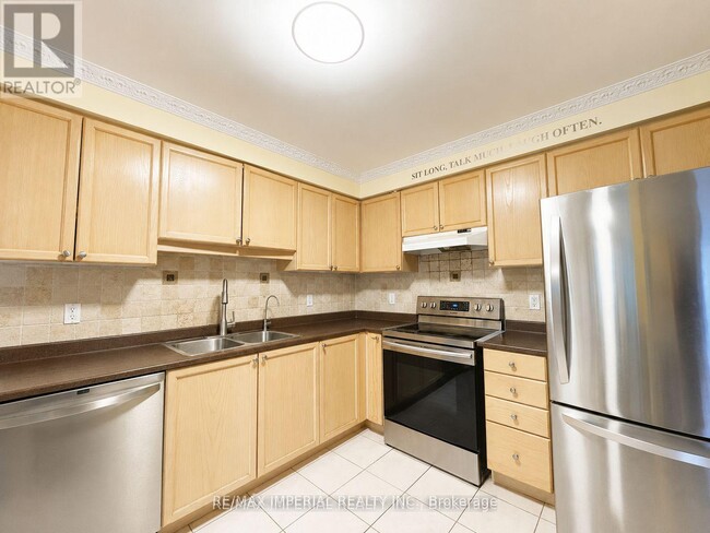 Photo - 2955 Thomas St