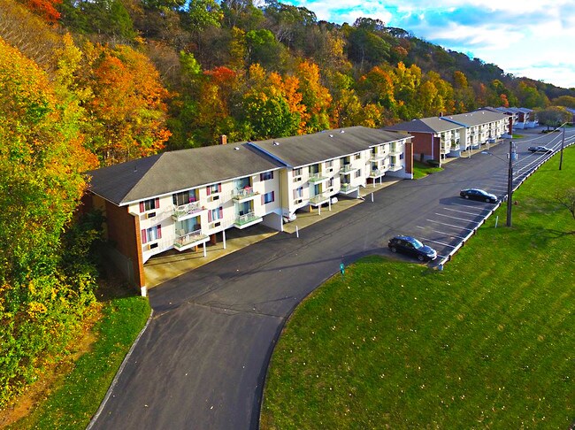 Summit And Birch Hill Apartments For Rent In Farmington Ct Photo Summit And Birch Hill Apartments