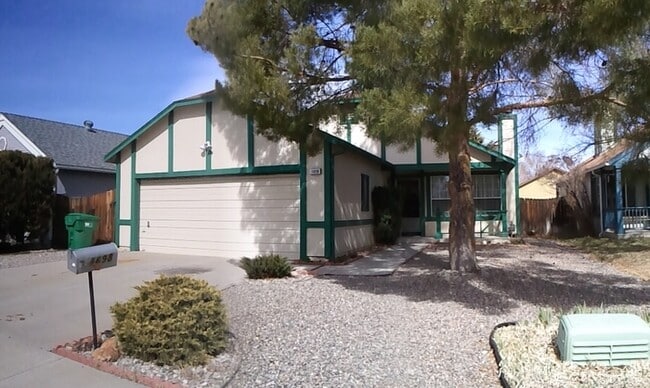 Building Photo - Sparks 3 bed 2 bath 2 car garage home located near The Marina For Rent