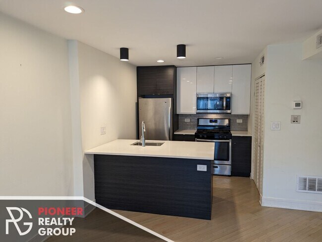 Photo - 944 W Grace St Unit 944D201
