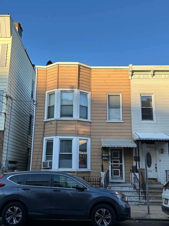 Building Photo - 160 Hopkins Ave Unit 2