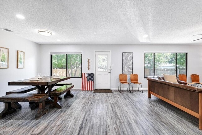 Photo - 6807 Skynook Dr