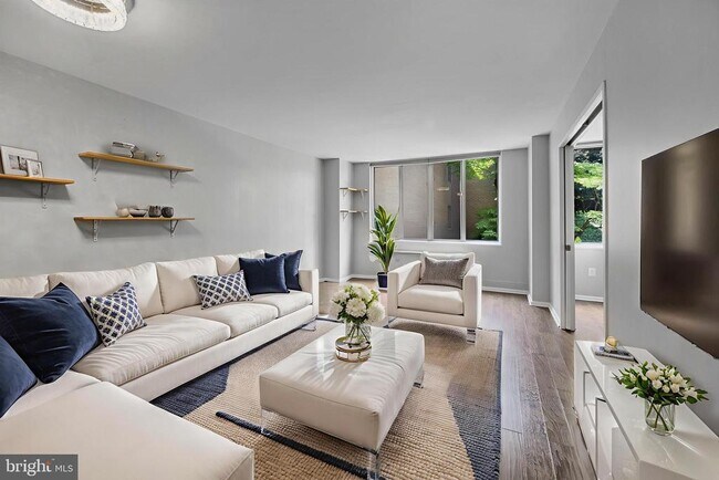 Photo - 2939 Van Ness St NW Unidad 405