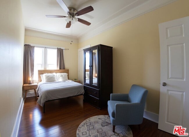 Photo - 2928 Walton Ave Unidad 2930