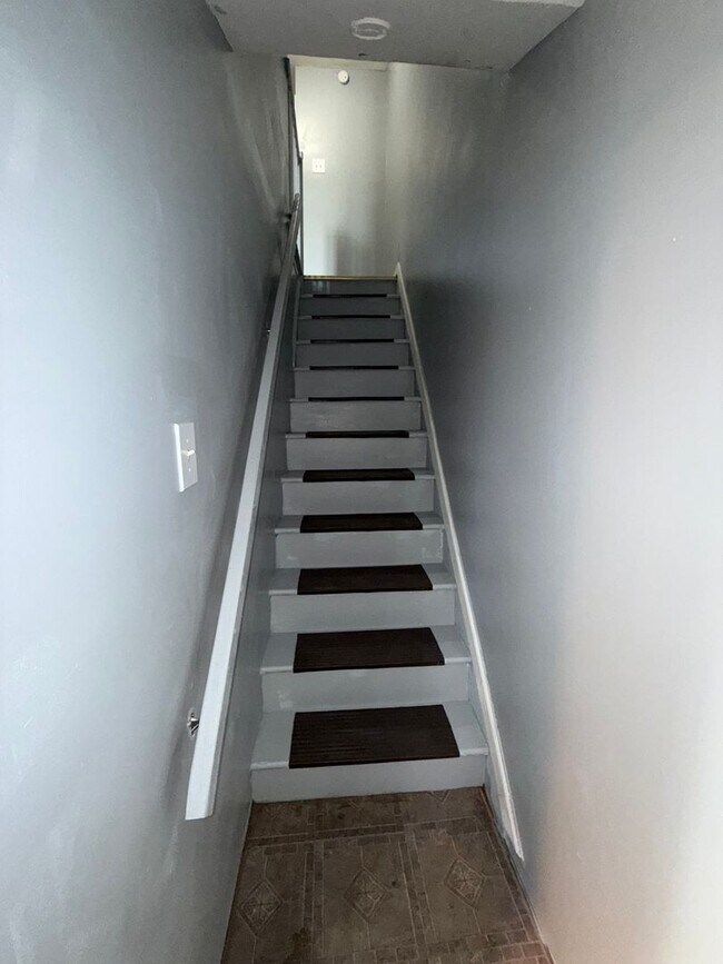 Photo - 3830 Palmetto St Unit 3830 Palmetto St 2nd Floor