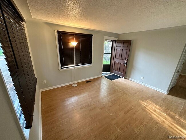 Photo - 21026 Rensselaer St