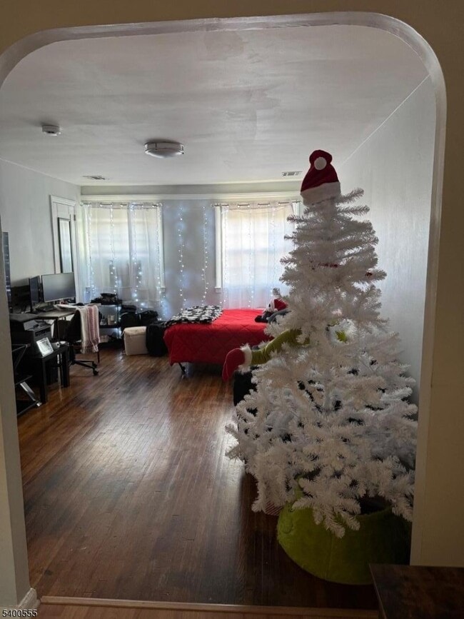 Photo - 719 Thomas St