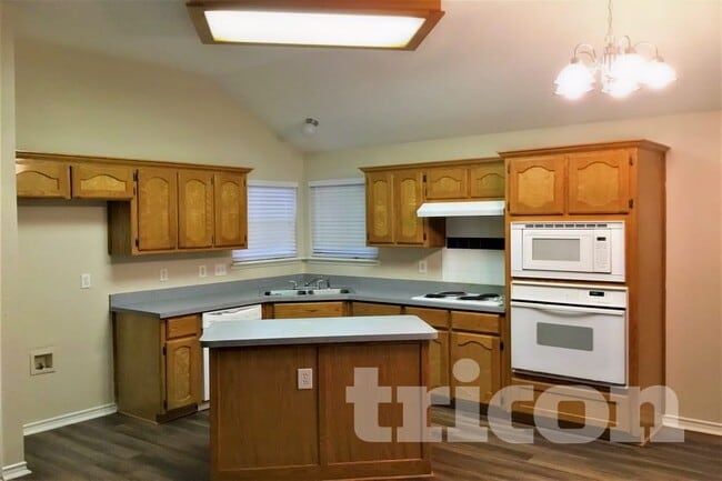 Photo - 1558 Aberdeen Dr