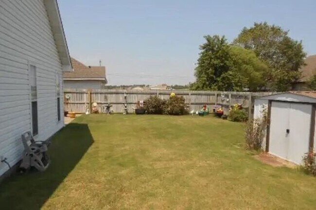 Photo - Beautiful 3 bed /2 bath home - Nettleton school district has a fenced back yard and 2-car garage