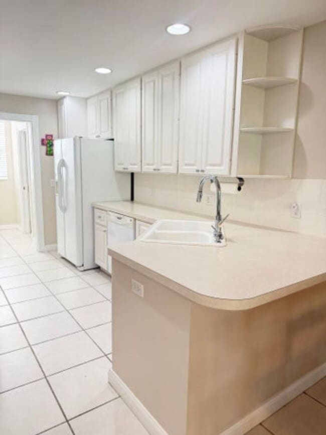 Building Photo - 488 Capistrano Dr