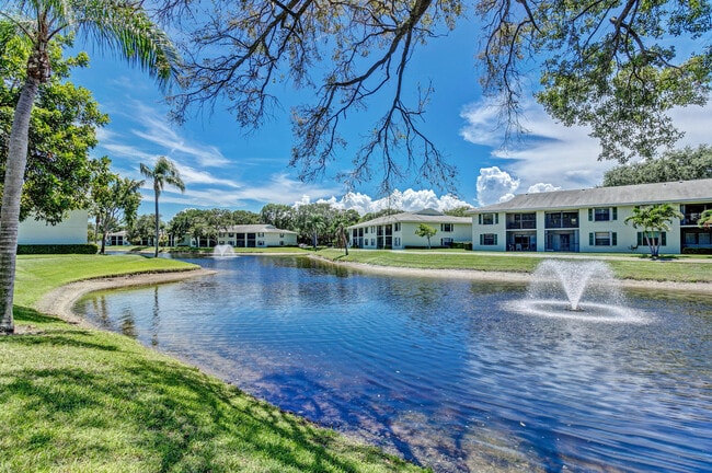 Building Photo - 601 Sabal Ridge Cir Unit A