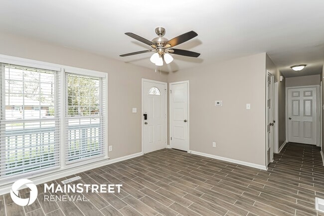 Photo - 634 Roxbury Dr