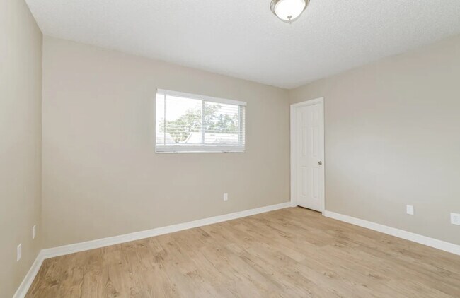 Photo - 5742 Spice St