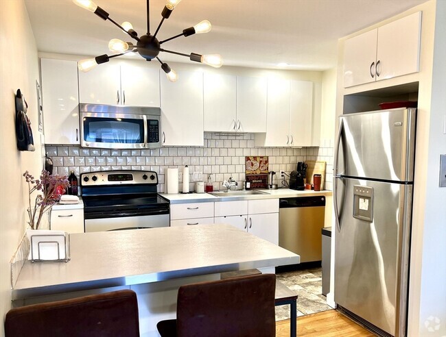Building Photo - 11 Commonwealth Ct Unit 13 Rental