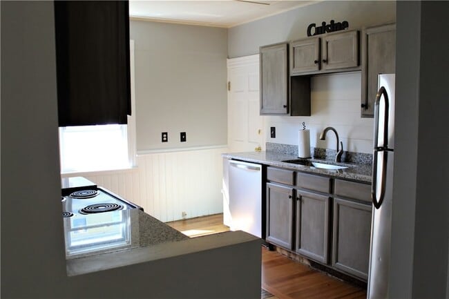 Photo - 25 W Narragansett Ave