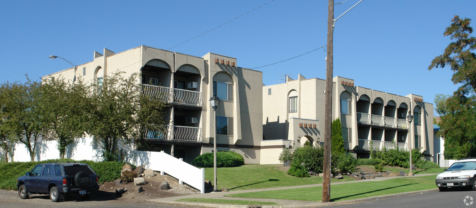 Photo - 207-211 E Sinto Ave Apartments