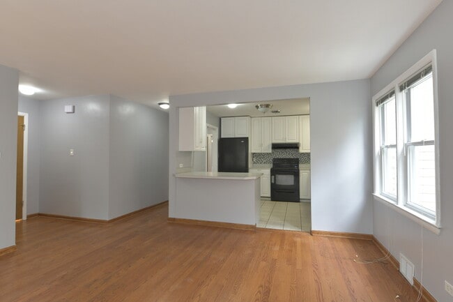 Photo - 4914 Louise St Unit 1